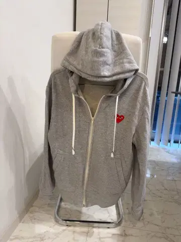 PLAY 그레이 후드티 하트 자수 S