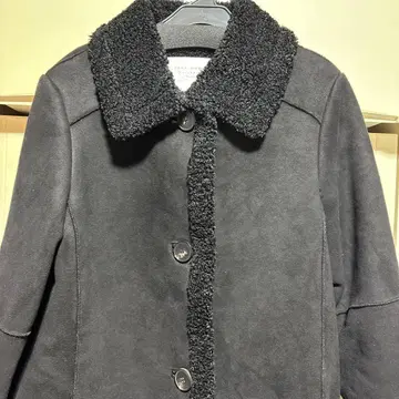 ZARA 블랙 무스탕 코트 보아 카라 부착