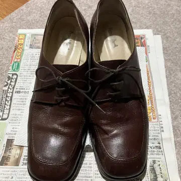 다크 브라운 레이스업 가죽 신발