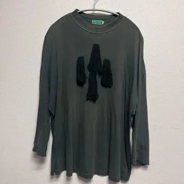 프린지 장식 다크 그레이 긴팔 티셔츠