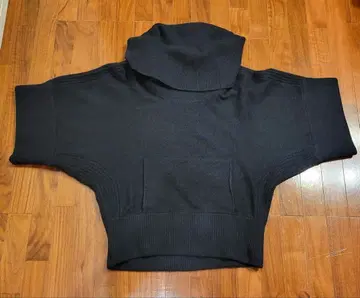 뮌헨 큼직한 블랙 터틀넥 스웨터