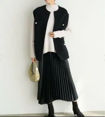 UNFILO VERY 콜라보 펄 버튼 니트 베스트 블랙 M 사이즈