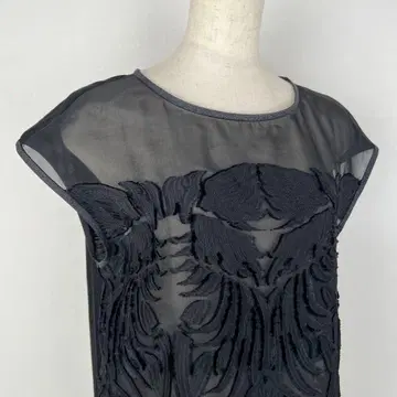 비비안 탐 차이나풍 슬리브리스 티셔츠