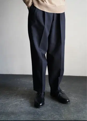 HEUGN George 네이비 슬랙스