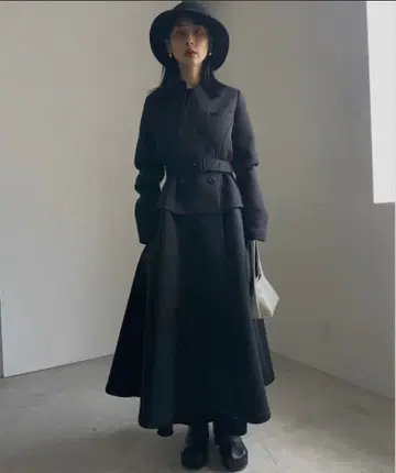 [새상품급] CARDBOARD FLARE DRESS COAT