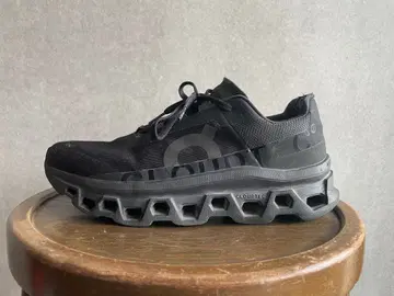 Cloudmonster on 스니커즈 러닝