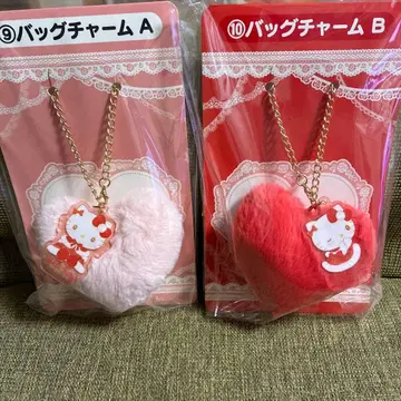 익명 배송비 포함 새상품 헬로키티 뽑기 백참 전 2종 퍼 참