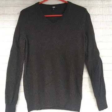 UNIQLO 울 V넥 스웨터 M 다크 그레이