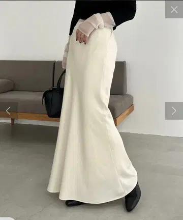 카프리슈레마쥬 바이어스 새틴 스커트