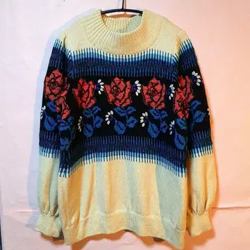 화려한 컬러의 사이토 토요코 씨의 편안한 스웨터 (클리닝 완료)