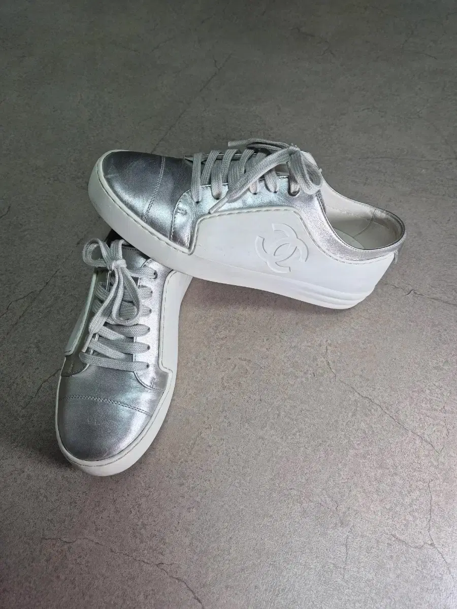 Chanel Sneakers 35.5