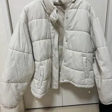 화이트 퀼팅 다운 자켓