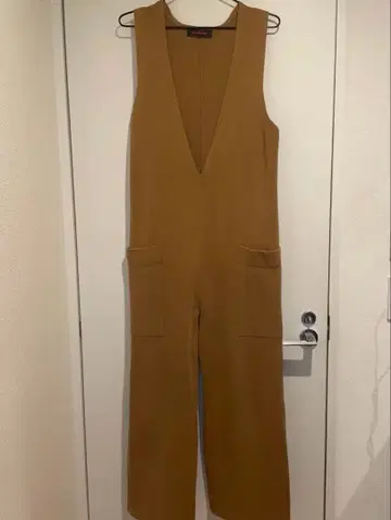 CABaN 브라운 V넥 올인원