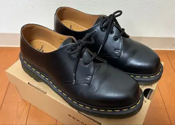 새상품급 Dr.Martens 3홀 25cm(블랙)