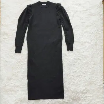 22년 안슬리드 UN3D. 파워 숄더 니트 원피스 정가 3.9만