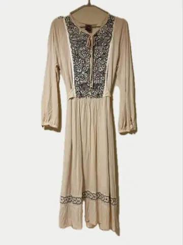 A I C 꽃무늬 자수 베이지 롱 원피스