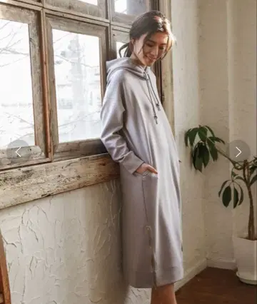 종이상자 후드티 원피스 BAYFLOW