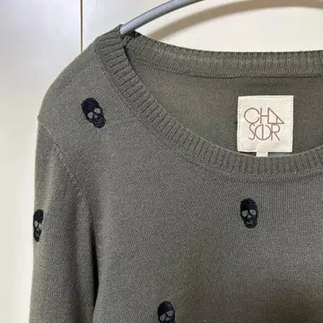 CHASER 스컬 자수 긴팔 니트