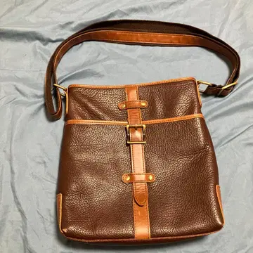 브라운 가죽 숄더백