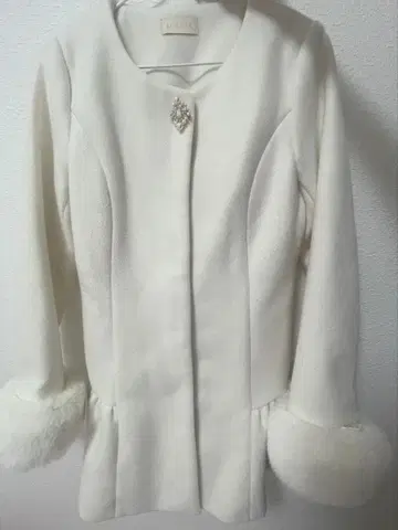 안미르 화이트 코트