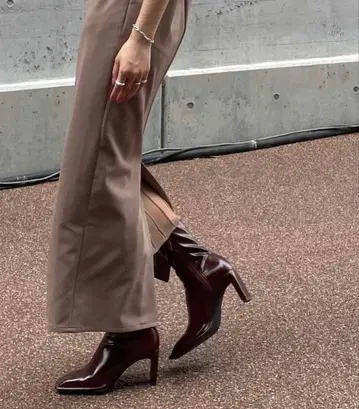 [ 미사용 새상품 ] UND ELASTIC SHORT BOOTS