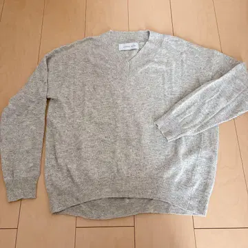 SUGAR ROSE 그레이 V넥 니트