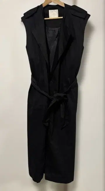 COQULE 슬리브리스 코트 블랙 밑단 기장 수선 완료