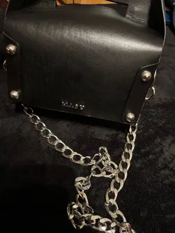MASU 24aw Leather Cake Bag