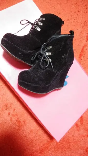 블랙 스웨이드 웨지힐 부티 레이스업 새상품급