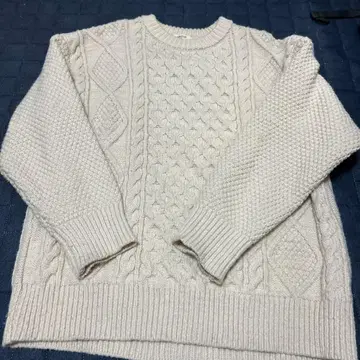 studio CLIP 아이보리 케이블 니트 스웨터