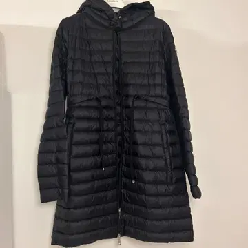새상품급 MONCLER 블랙 다운 자켓 후드 부착
