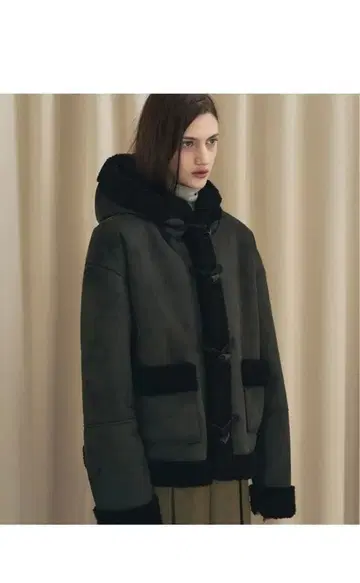 Leathery 보아 코트 musinsa