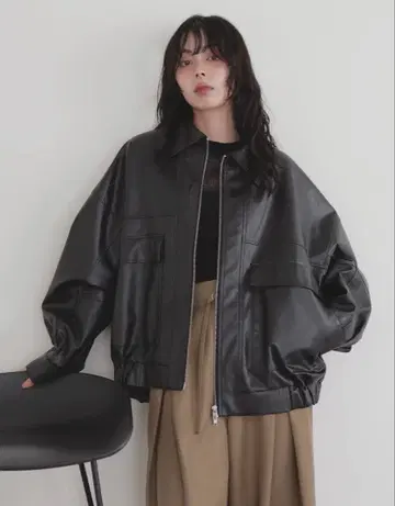 [ 완판 ] LIAN 인조 가죽 미들 블루종 택 포함 새상품