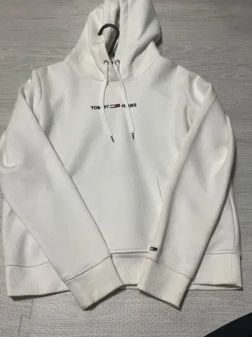 TOMMY JEANS 화이트 후드티