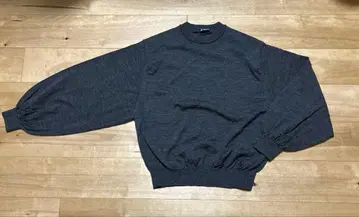 오르치발 다크 그레이 크루넥 스웨터