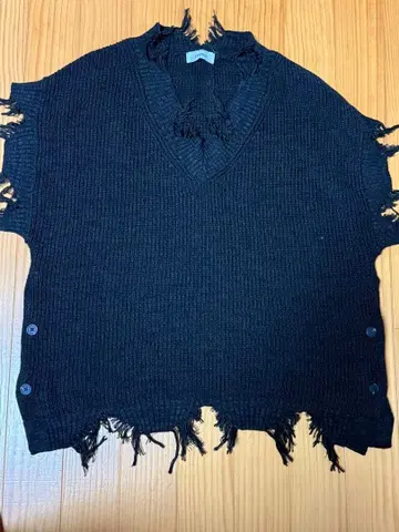 [ VELNUS ] 루즈 실루엣 멜란지 V넥 데미지 니트 베스트