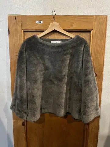 [ TOMORROWLAND ] 퍼 상의