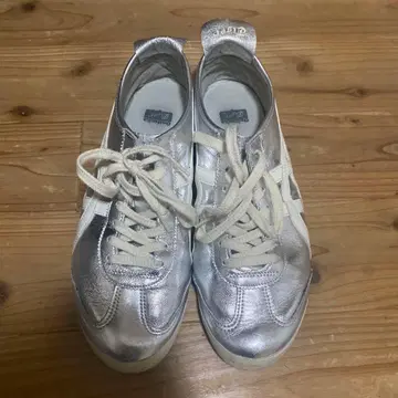 오니츠카타이거 실버 스니커즈