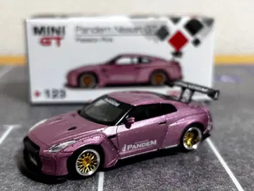 MINI GT Pandem Nissan GT-R Passion Pink