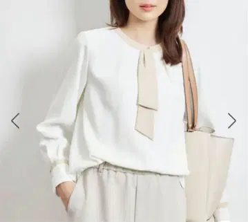 로페피크닉 조젯 배색 보타이풍 블라우스