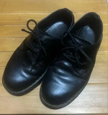 닥터마틴 3홀 플레인토 UK6 25cm 블랙 가죽