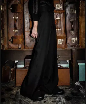 완판템 PINTUCK MEGA FLARE SLACKS [ BLACK ]