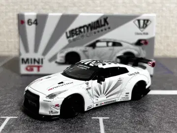 LIBERTY WALK LB Works 닛산 GT-R 화이트