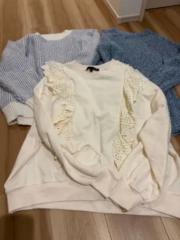 긴팔 상의 세트 프릴 프린트 디자인