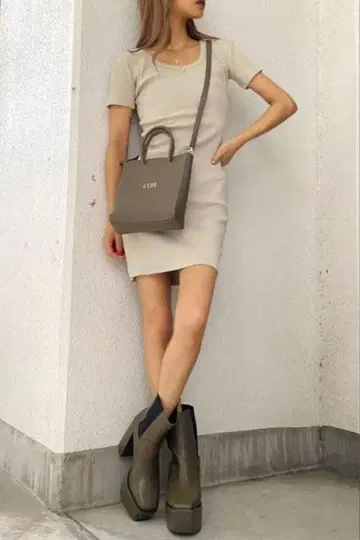 택 포함 새상품! GYDA 크루넥 골지 OP