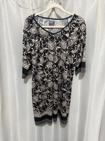 Bou Jeloud 꽃무늬 3/4 소매 원피스