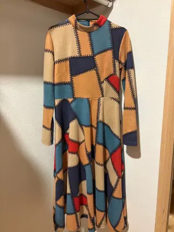 패치워크풍 긴팔 플레어 원피스