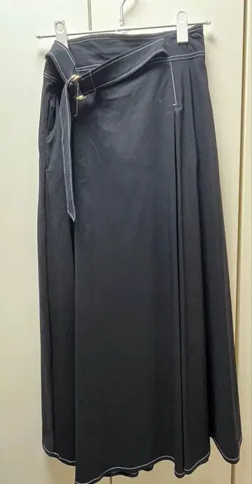 택 포함 새상품 오파크 클립 블랙 롱 스커트