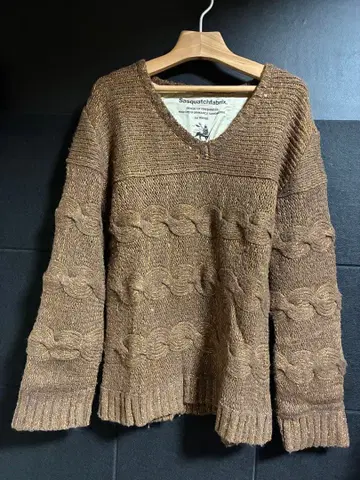 Sasquatchfabrix. 브라운 니트 스웨터