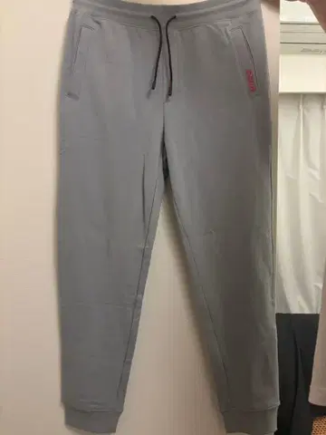 미사용 택 포함 HUGO BOSS 그레이 스웨트 팬츠